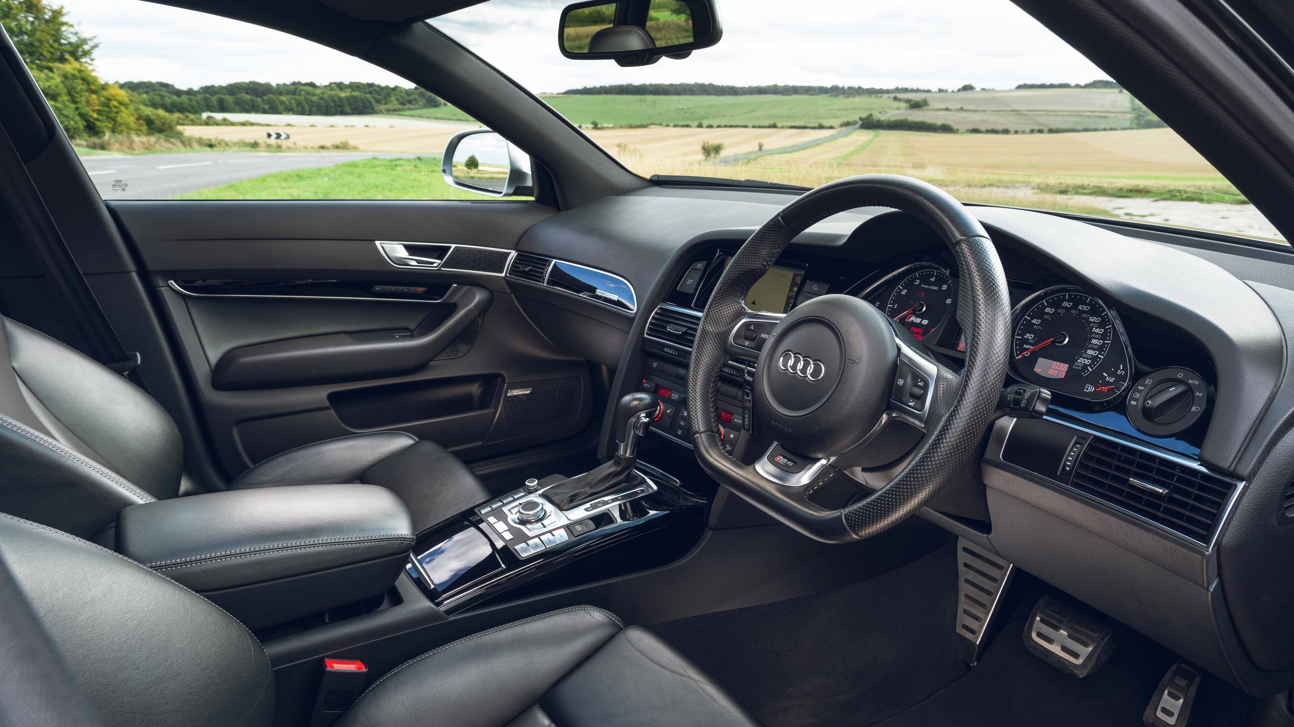 Audi RS6 Avant 2008 interior front