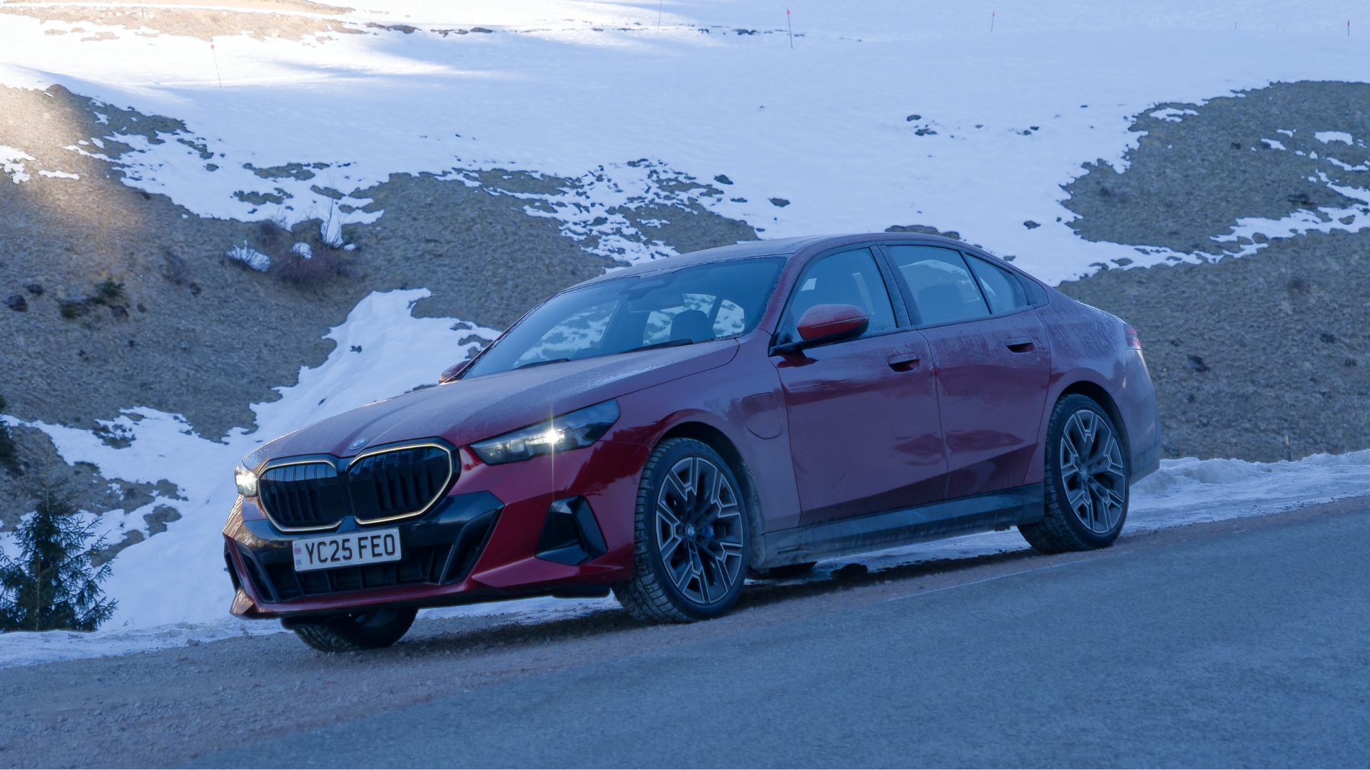 BMW 550e xDrive M Sport Pro parked outside
