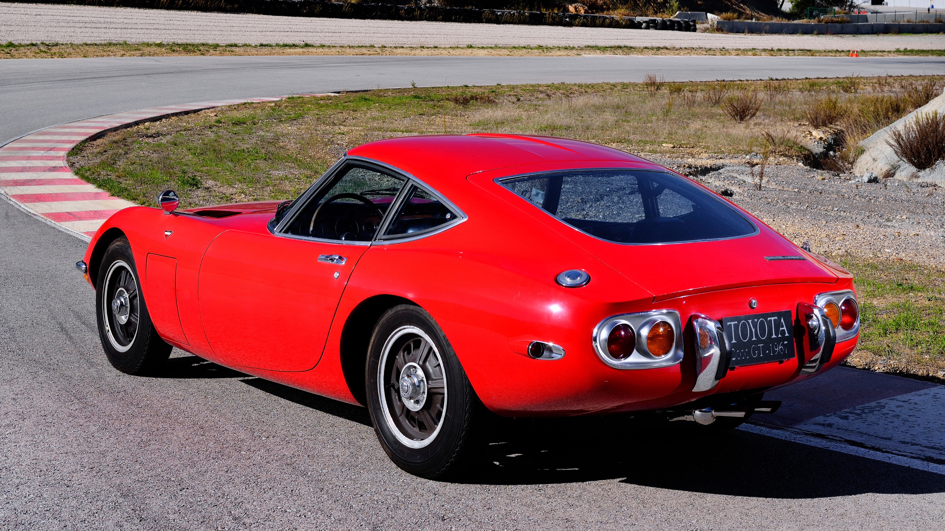 Retro review Toyota 2000GT