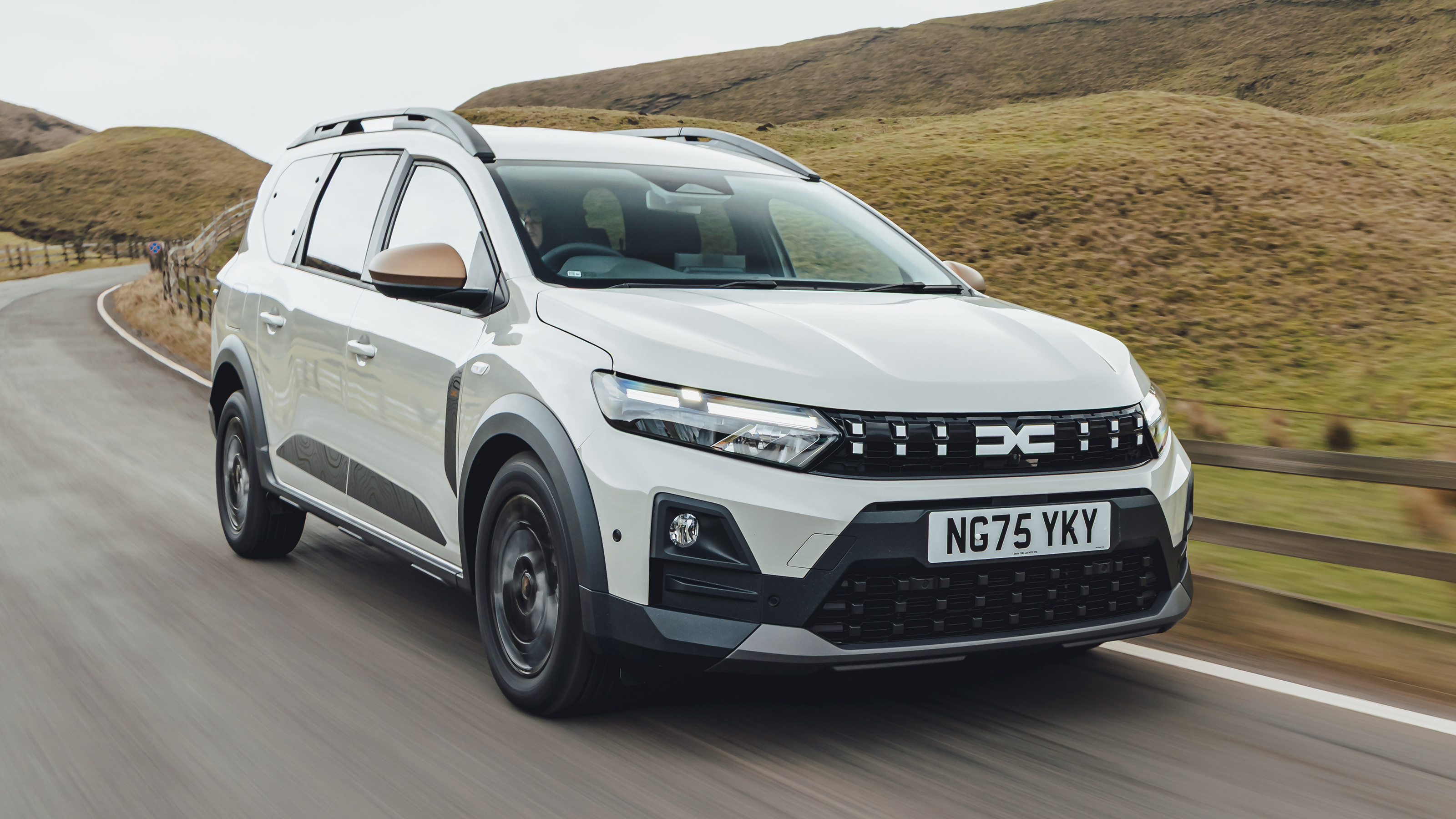 Dacia Jogger front quarter