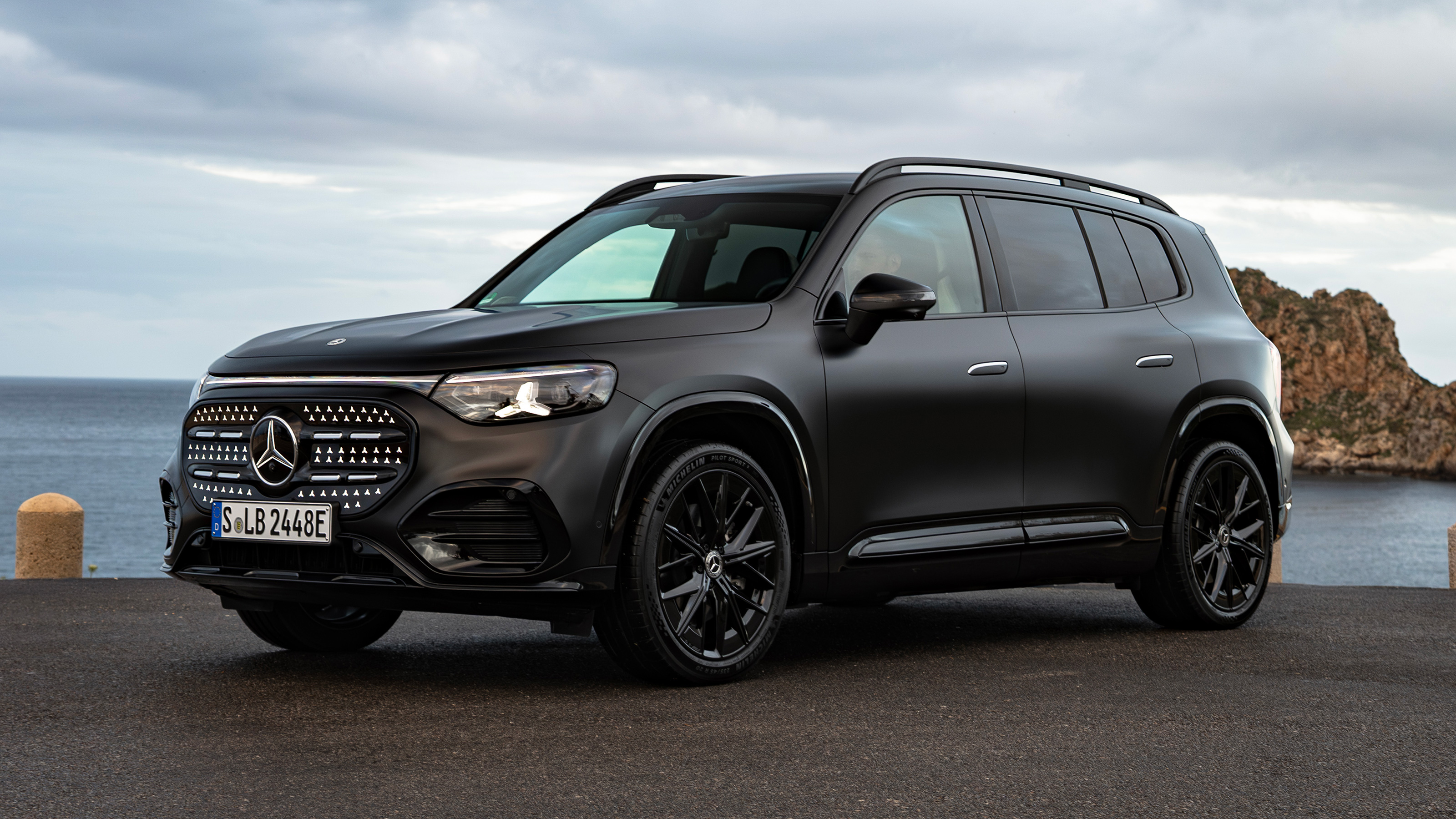 Mercedes GLB Electric front quarter