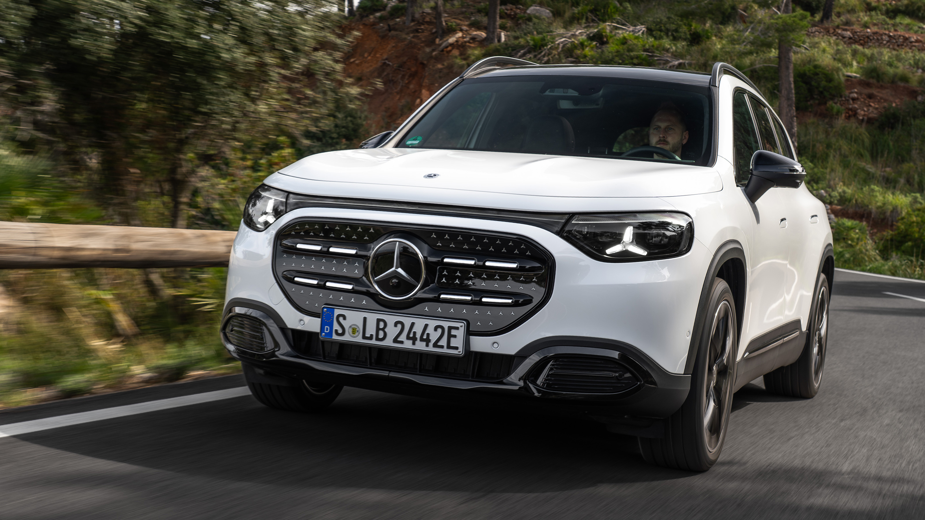 Mercedes GLB Electric front