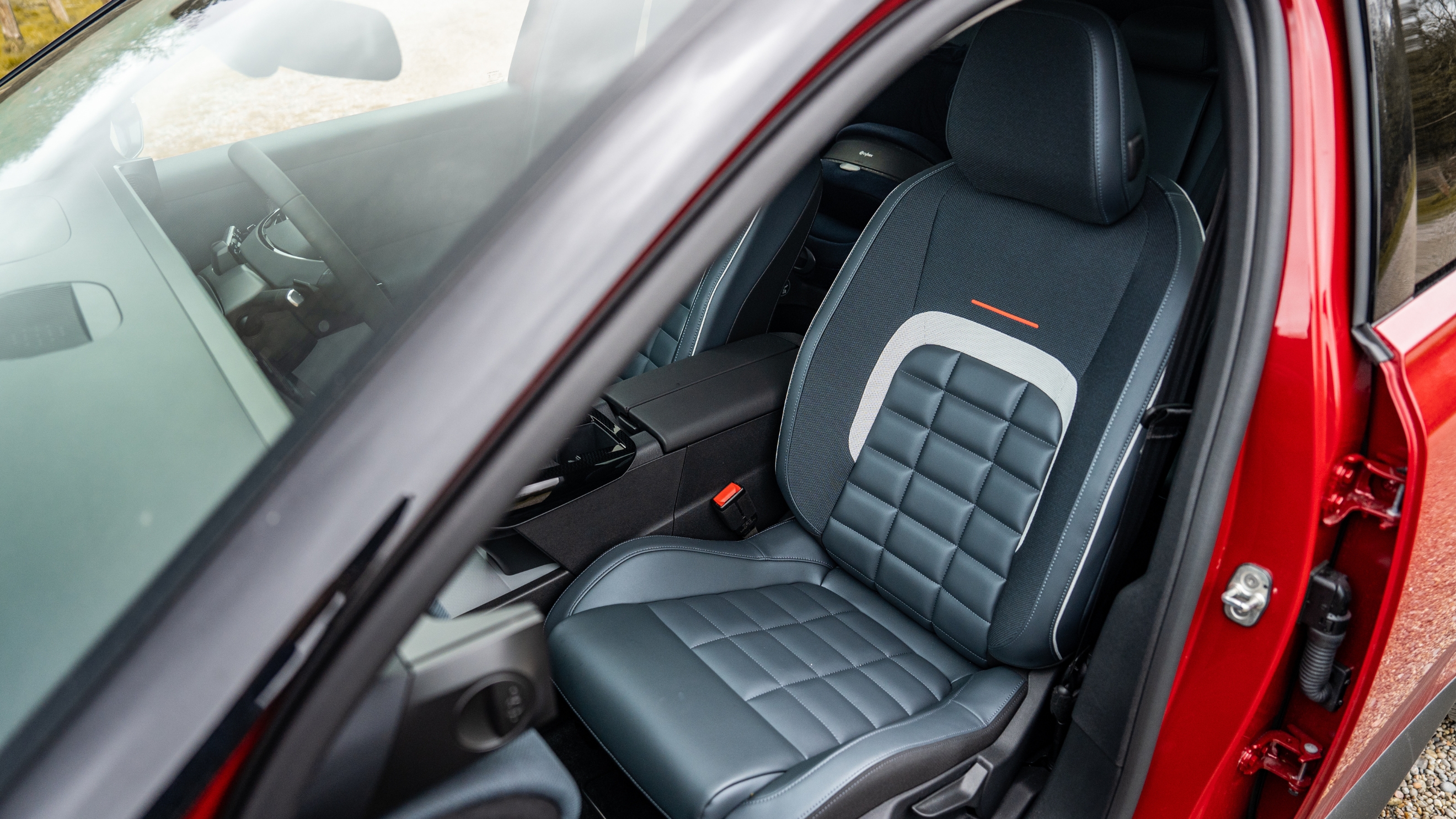 Citroen C5 Aircross Hybrid 145 front seat interior