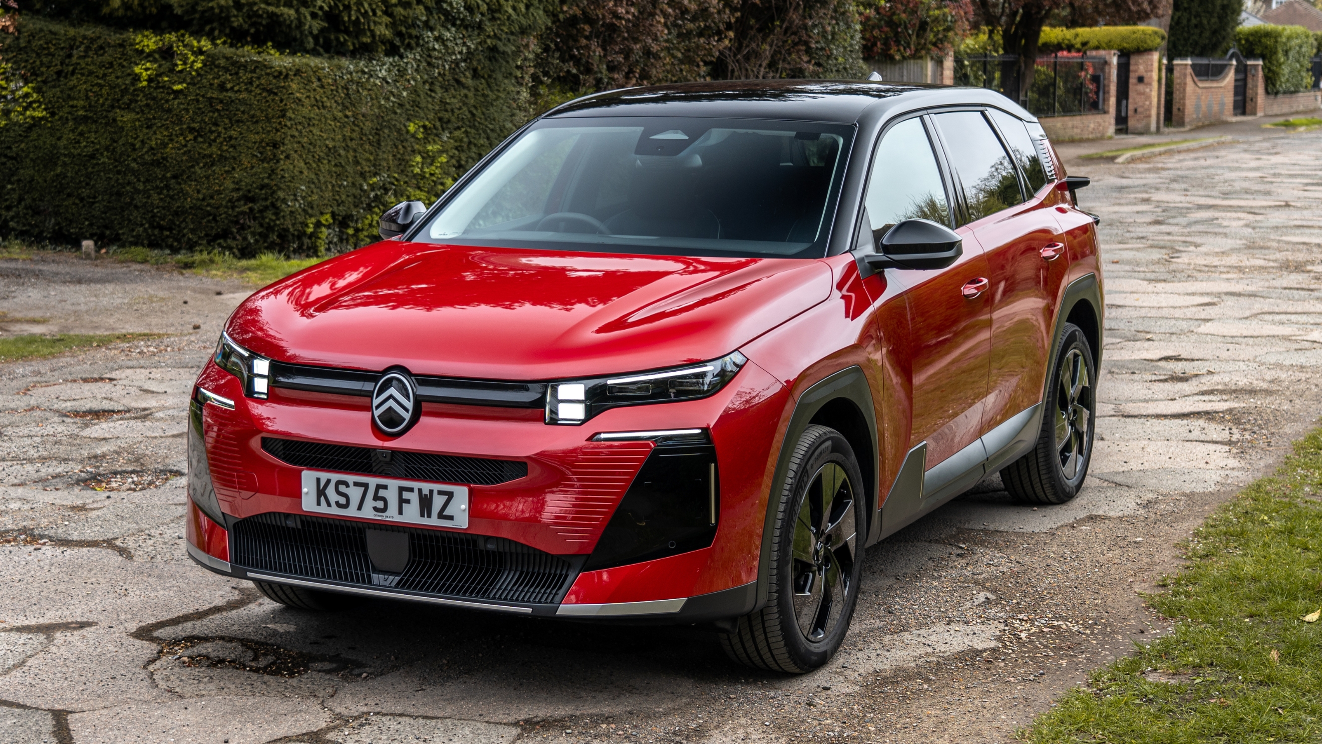 Citroen C5 Aircross Hybrid 145 front quarter