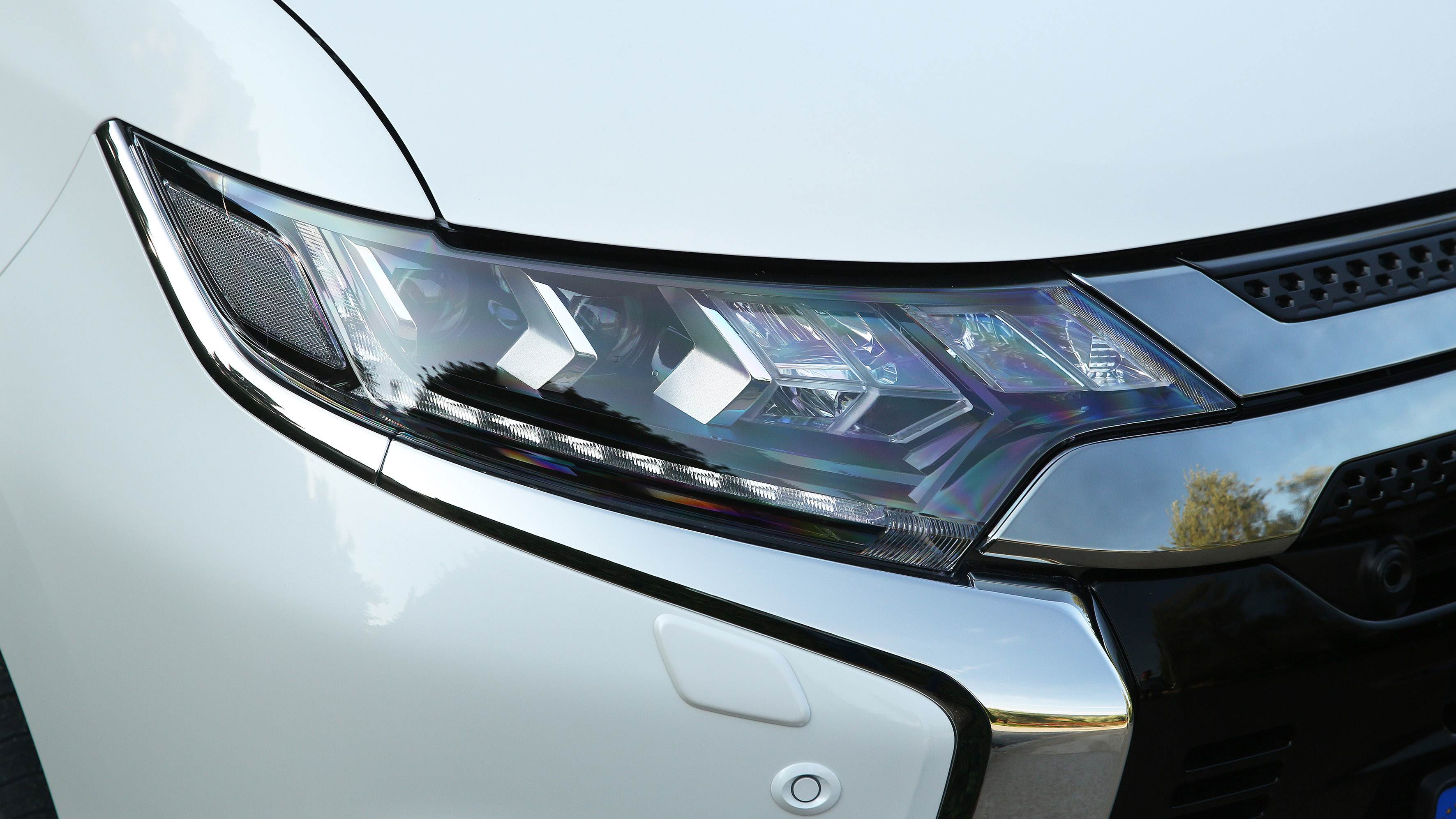 Outlander PHEV headlights