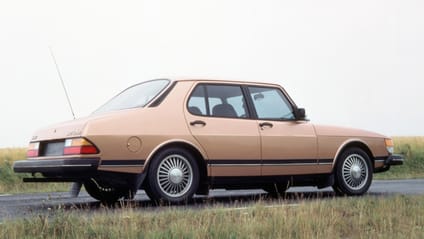 Saab 900