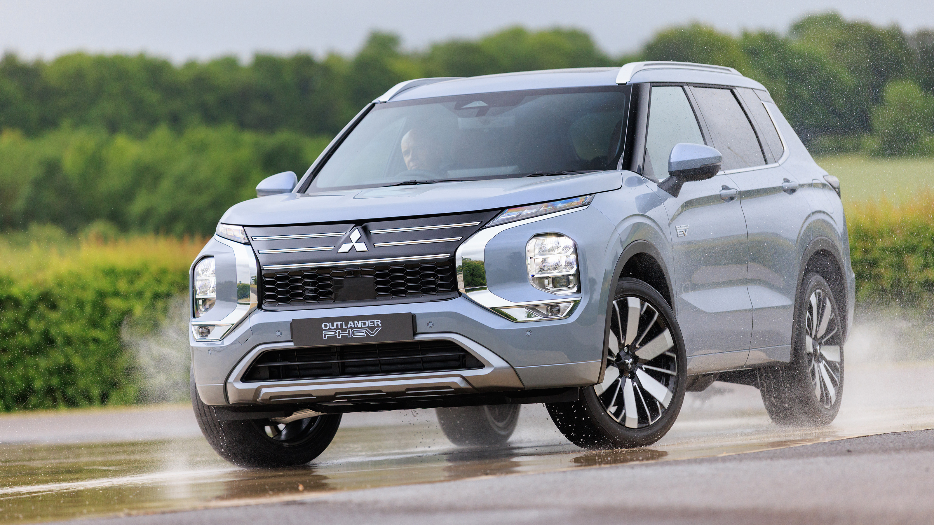 Mitsubishi Outlander PHEV front