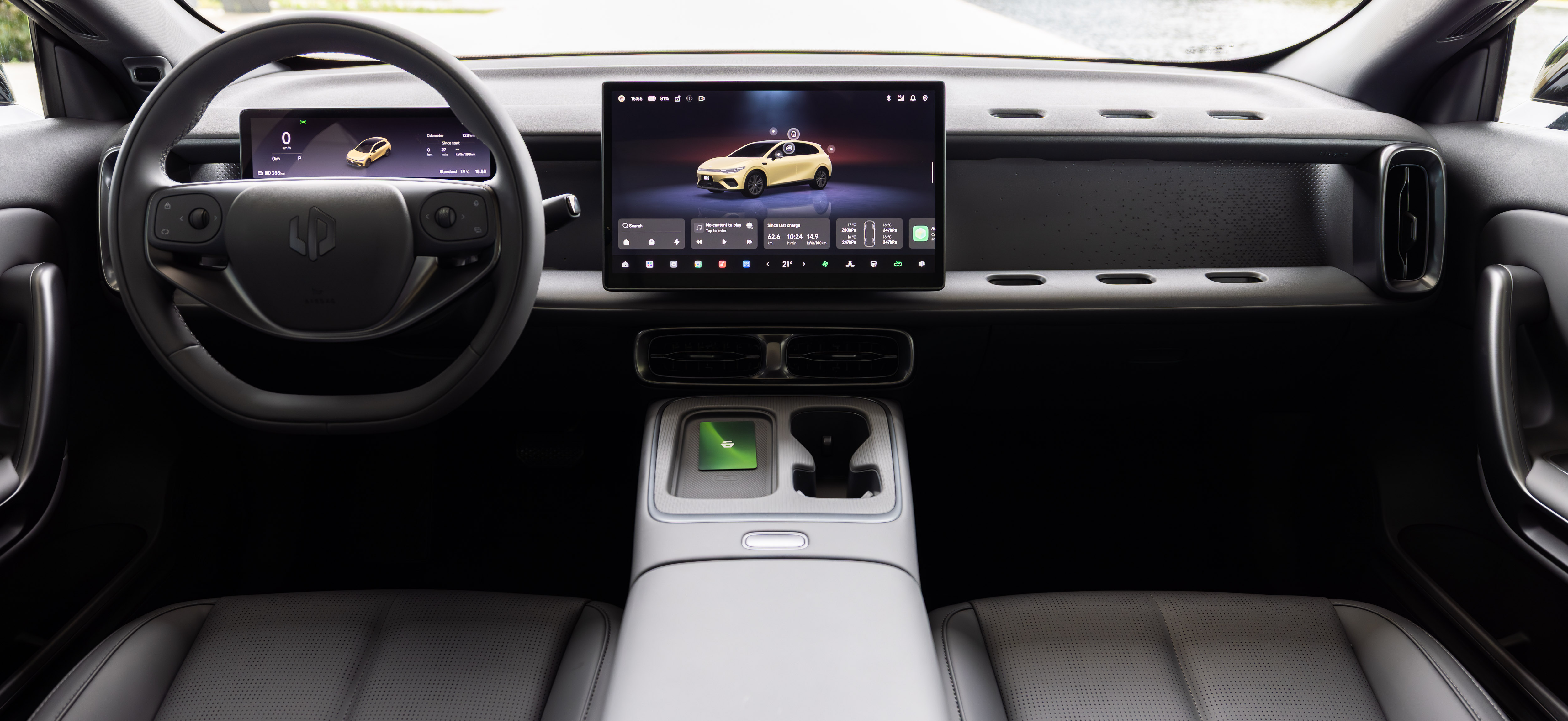 B05 Interior front seat and dash