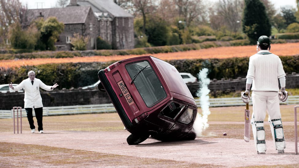 SATIRE Reliant Robin banknotes