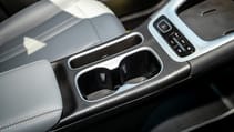 Geely EX2 cupholders
