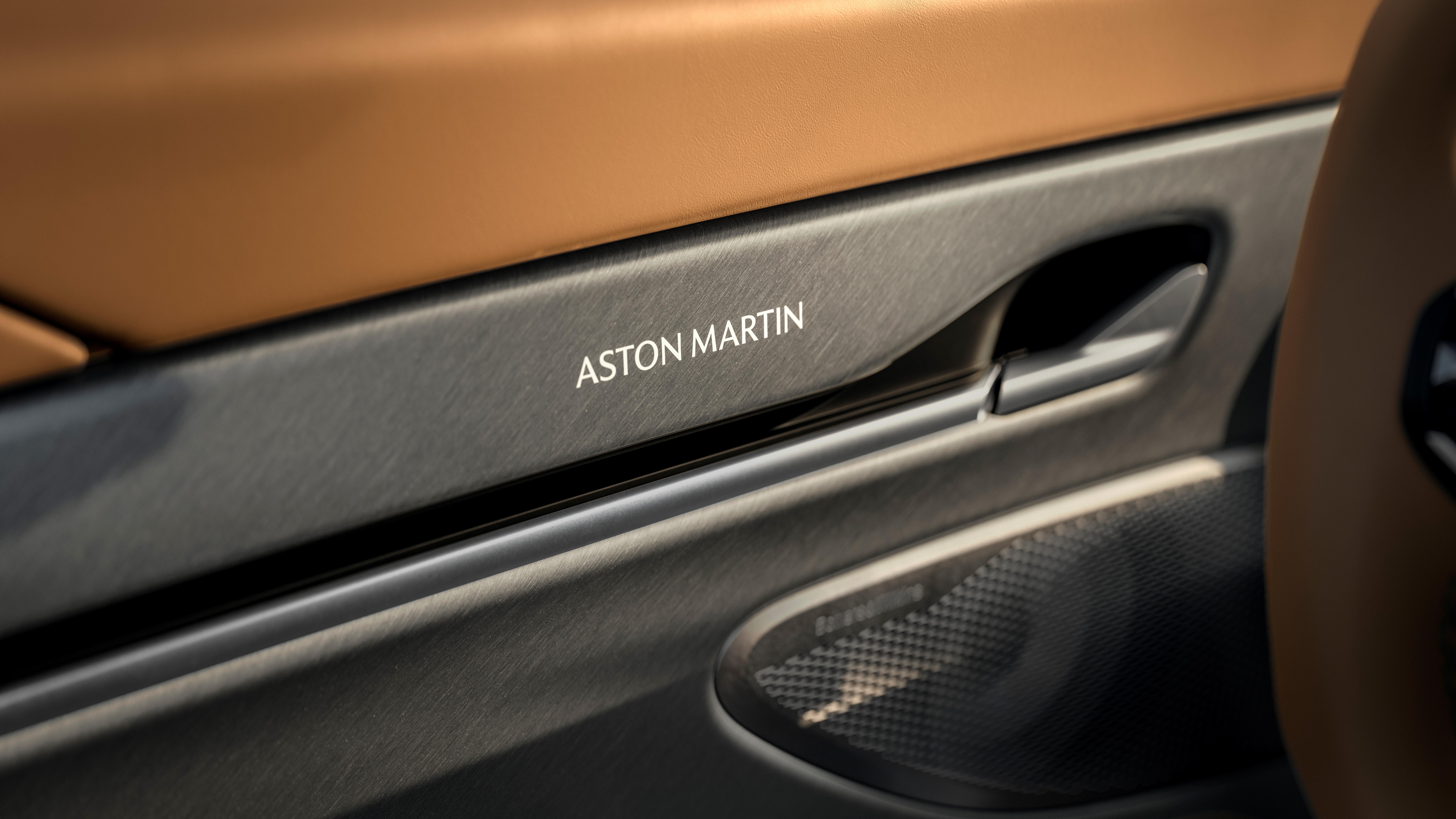 Aston Martin Vanquish 25