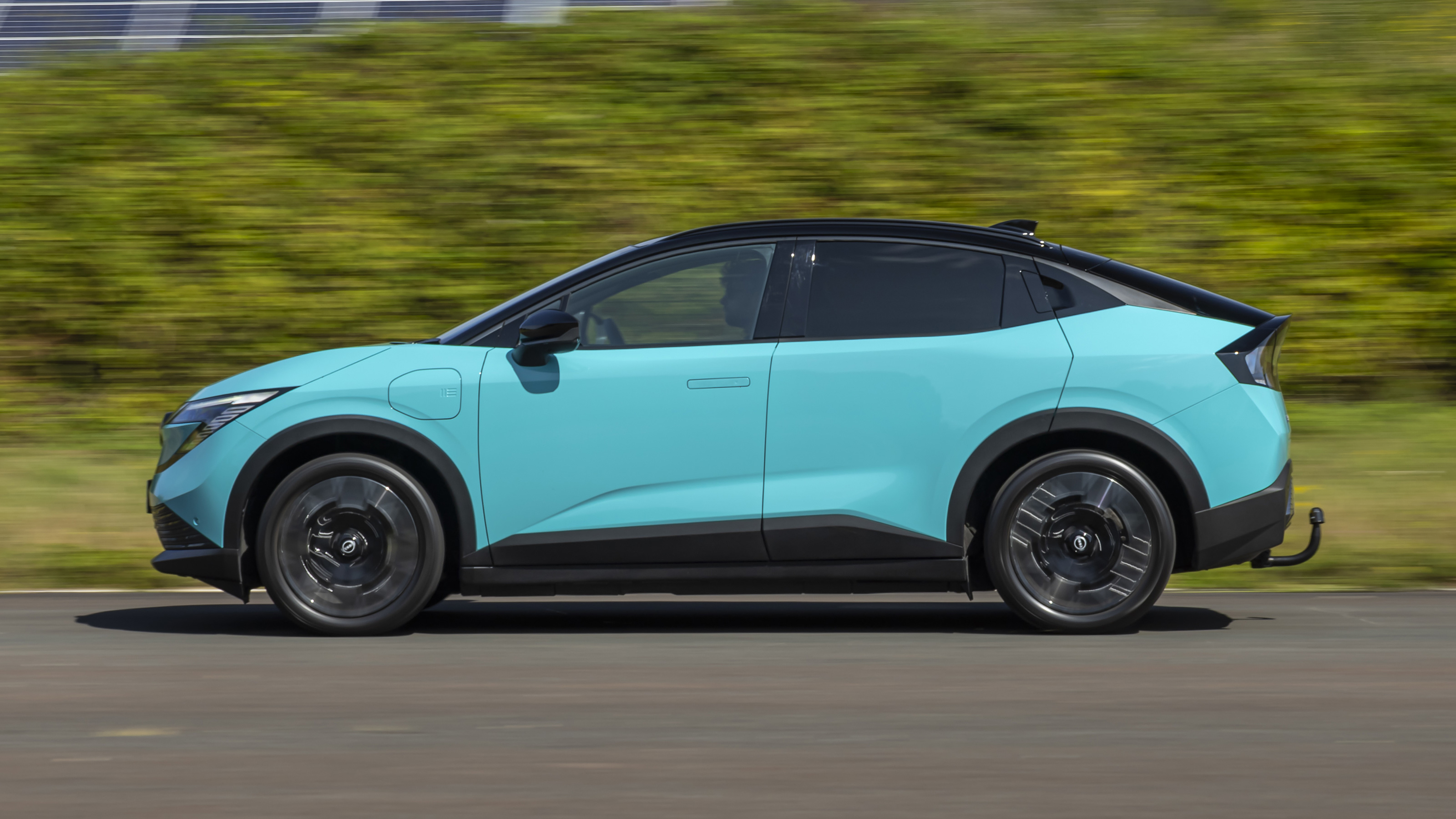 Nissan Leaf profile