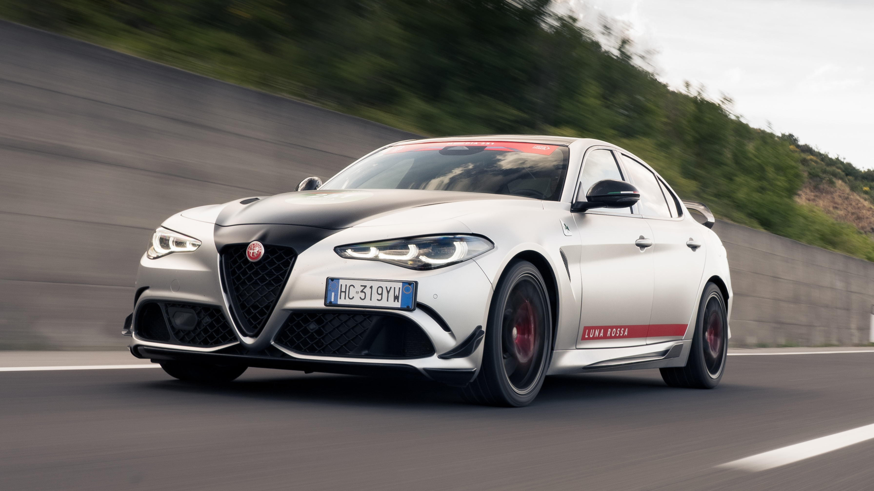 Alfa Romeo Giulia Quadrifoglio Luna Rossa Top Gear