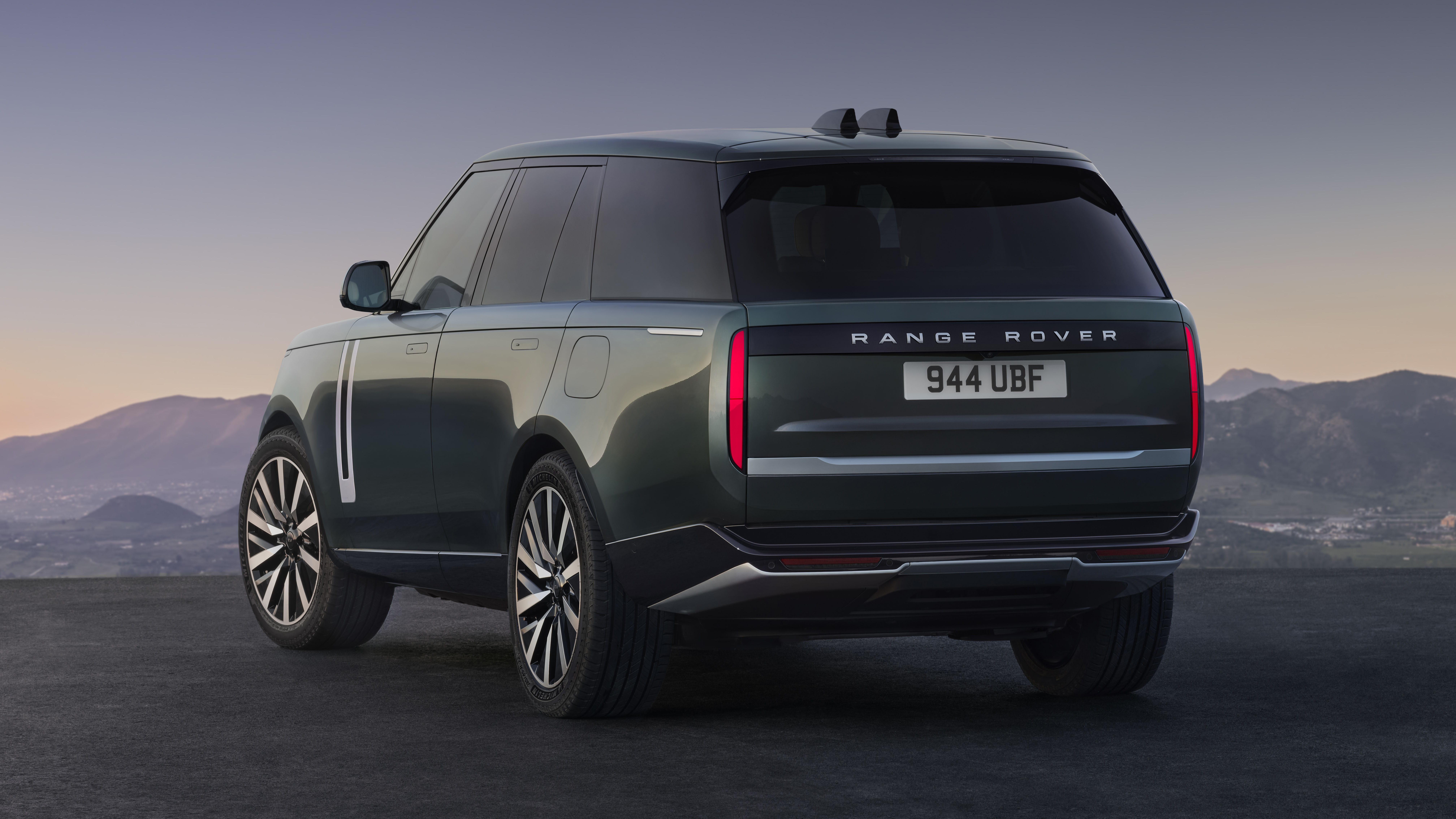Range Rover Electric revealed 2026