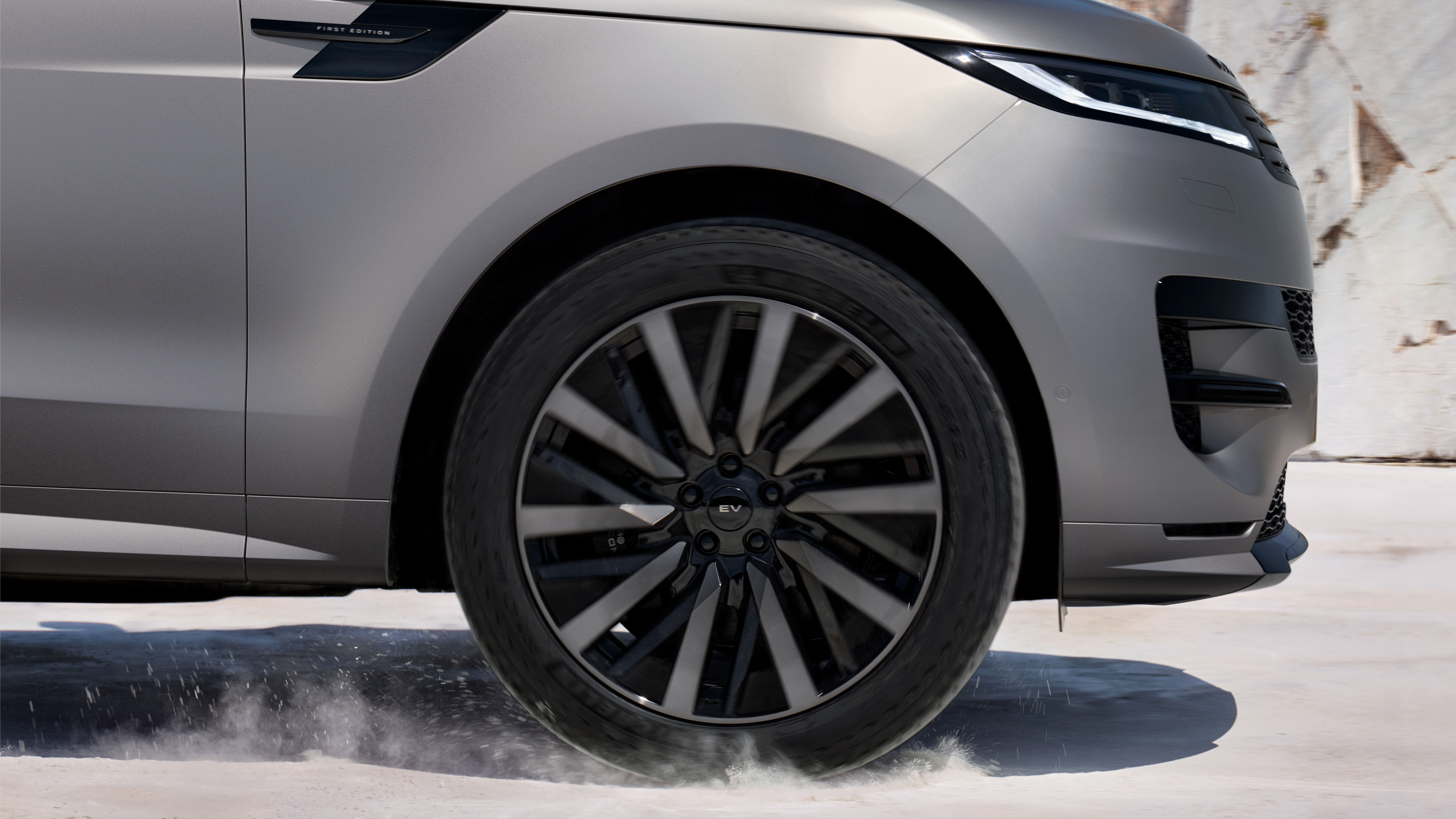 Range Rover Sport Electric revealed 2026