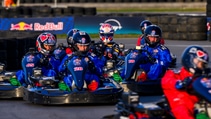 Max Verstappen vs 100 go-karters 2026