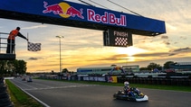 Max Verstappen vs 100 go-karters 2026