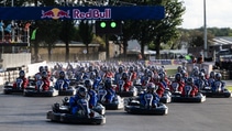 Max Verstappen vs 100 go-karters 2026