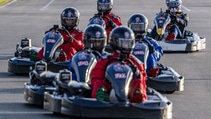 Max Verstappen vs 100 go-karters 2026