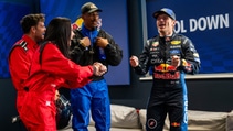 Max Verstappen vs 100 go-karters 2026