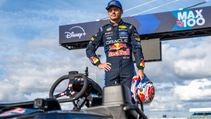 Max Verstappen vs 100 go-karters 2026