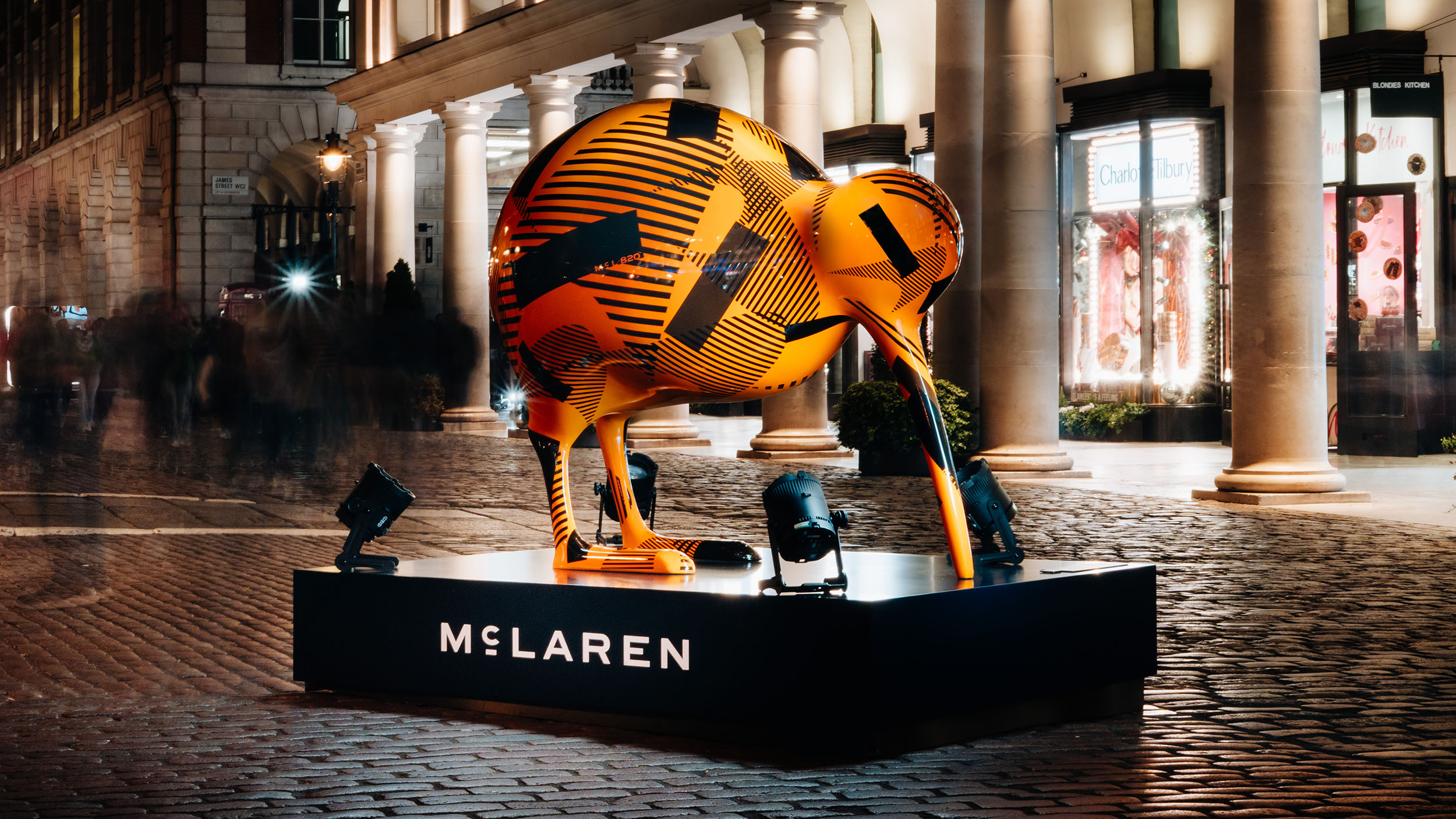 McLaren 820