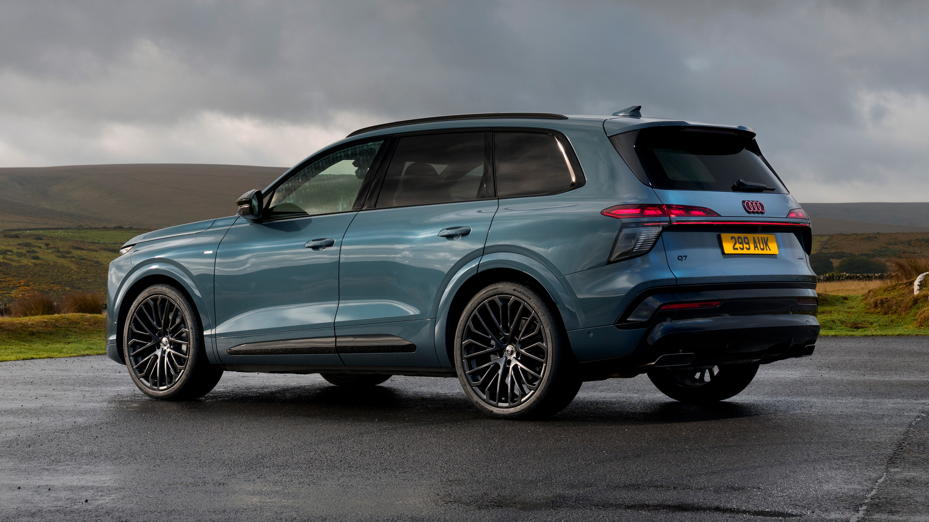 Audi Q7 rear