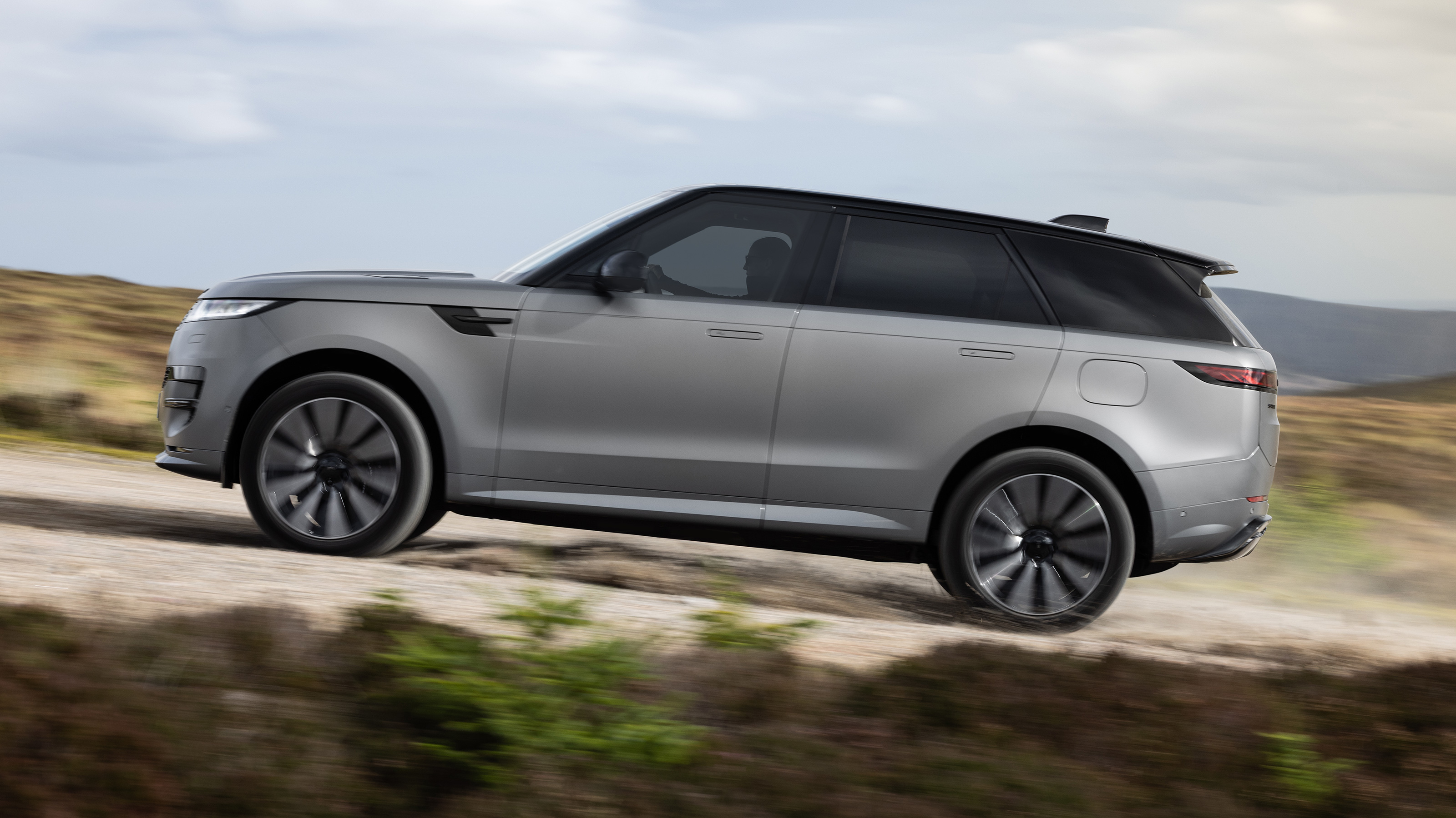 Range Rover Sport Electric profile