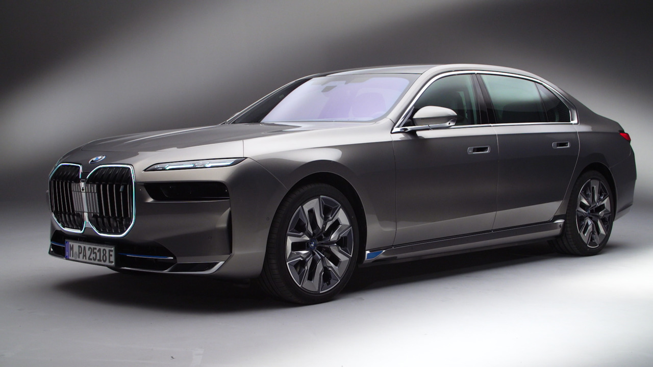 New BMW i7 revealed: take a closer look around