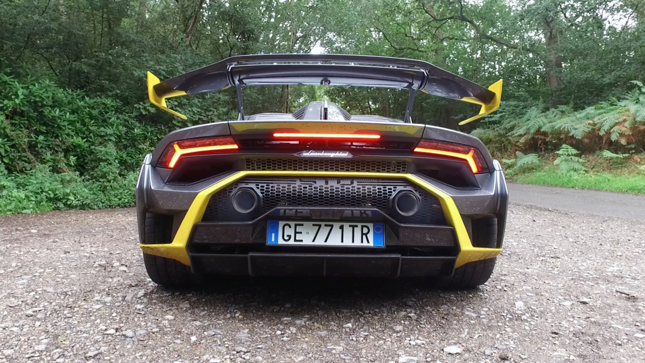 Lamborghini Huracán STO: listen to it start up and rev