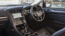 buyers_guide_-_ford_mondeo_2014_-_interior_0.jpg