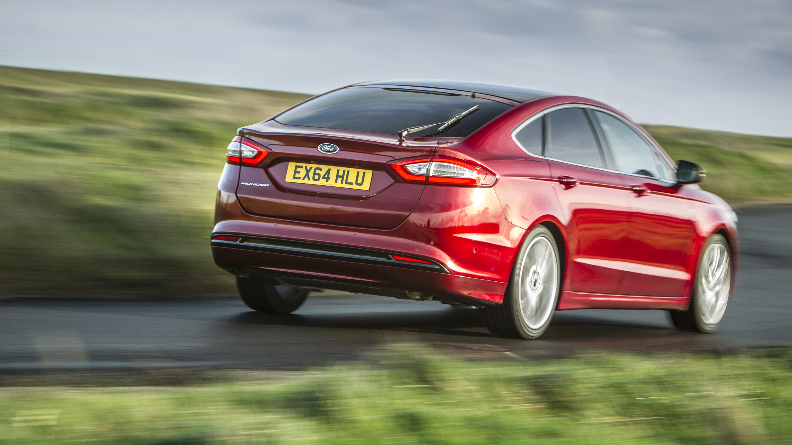 buyers_guide_-_ford_mondeo_2014_-_rear_quarter_0.jpg