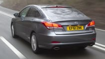 buyers_guide_-_hyundai_i40_2014_-_rear_quarter.jpg