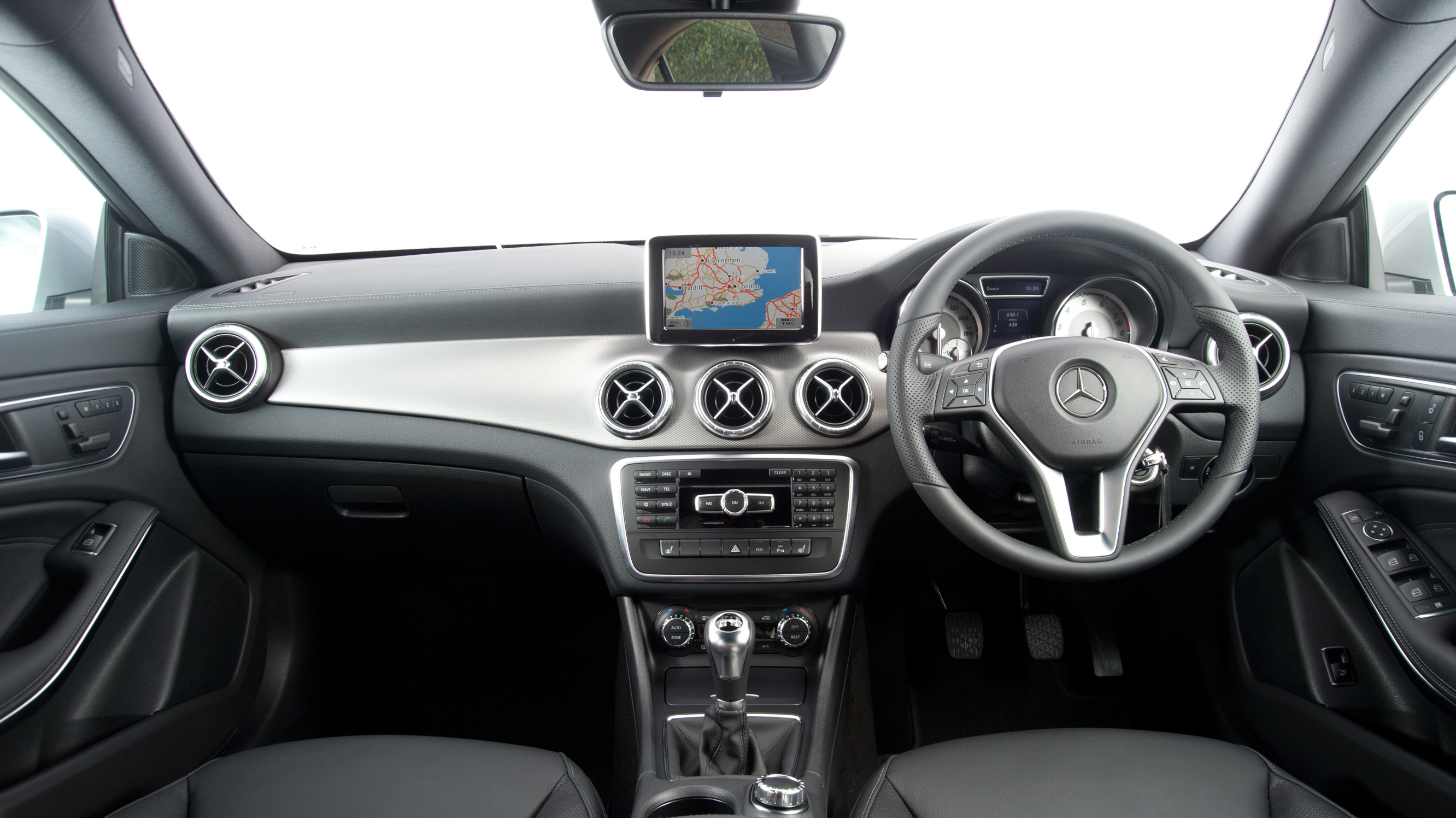 buyers_guide_-_mercedes_cla_2014_-_interior.jpg