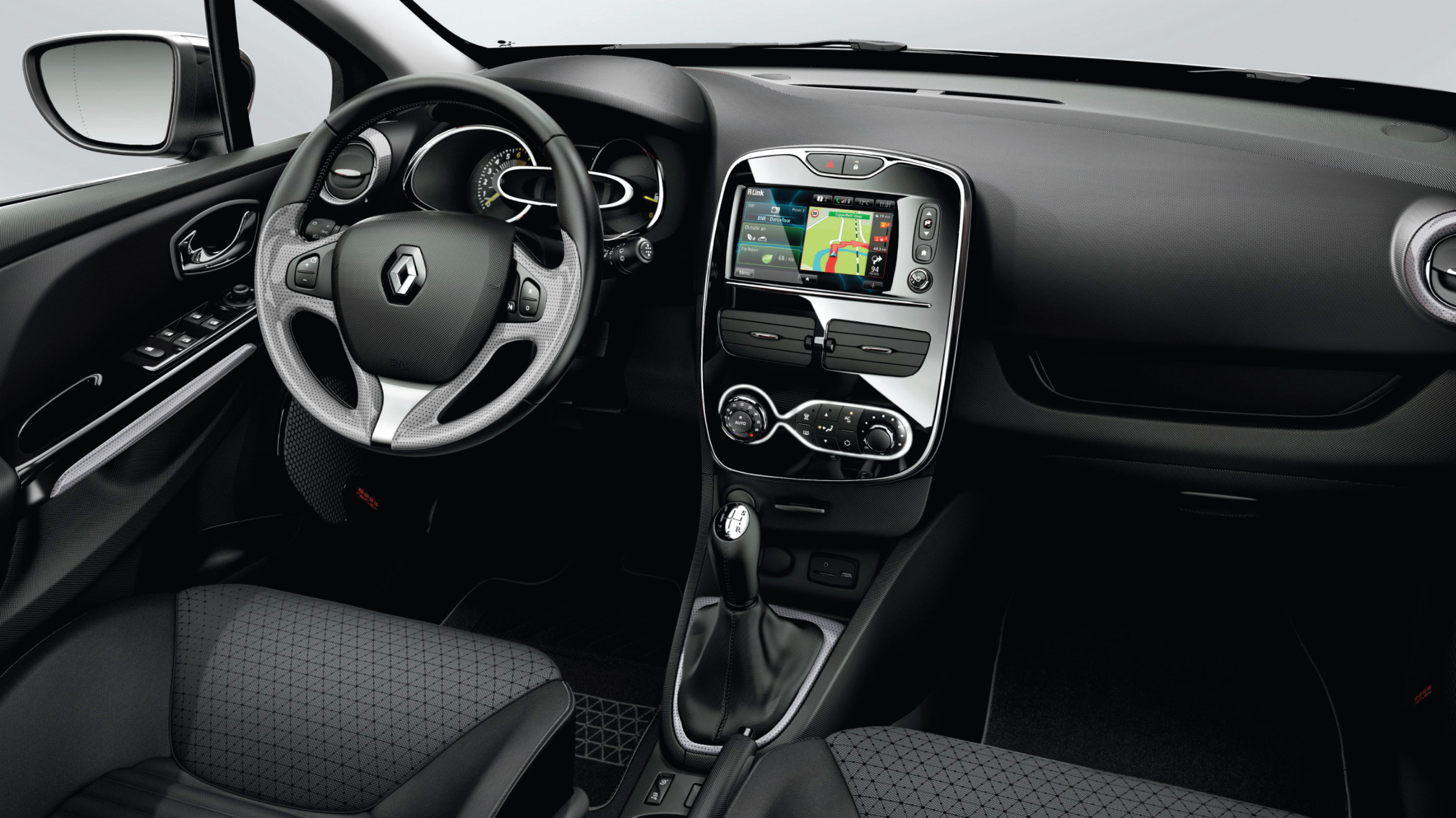 buyers_guide_-_renault_clio_2014_-_interior.jpg