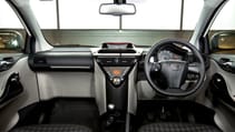 buyers_guide_-_toyota_iq_2014_-_interior.jpg