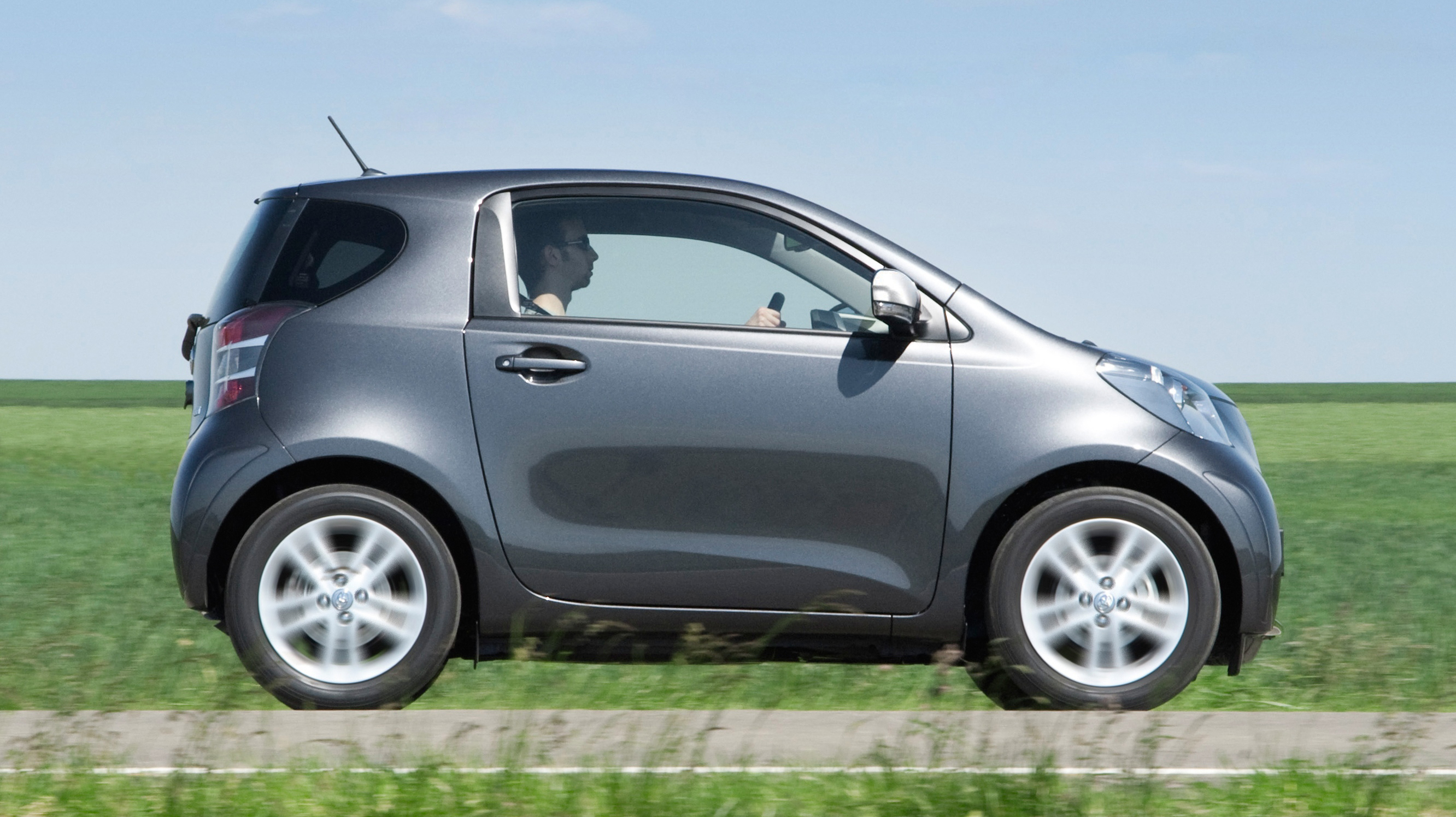 Toyota iQ Review Top Gear