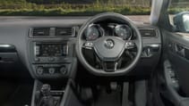 buyers_guide_-_volkswagen_jetta_2014_-_interior.jpg