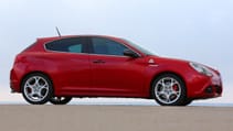 buyers_guide_-_alfa_giulietta_qv_2014_-_side.jpg