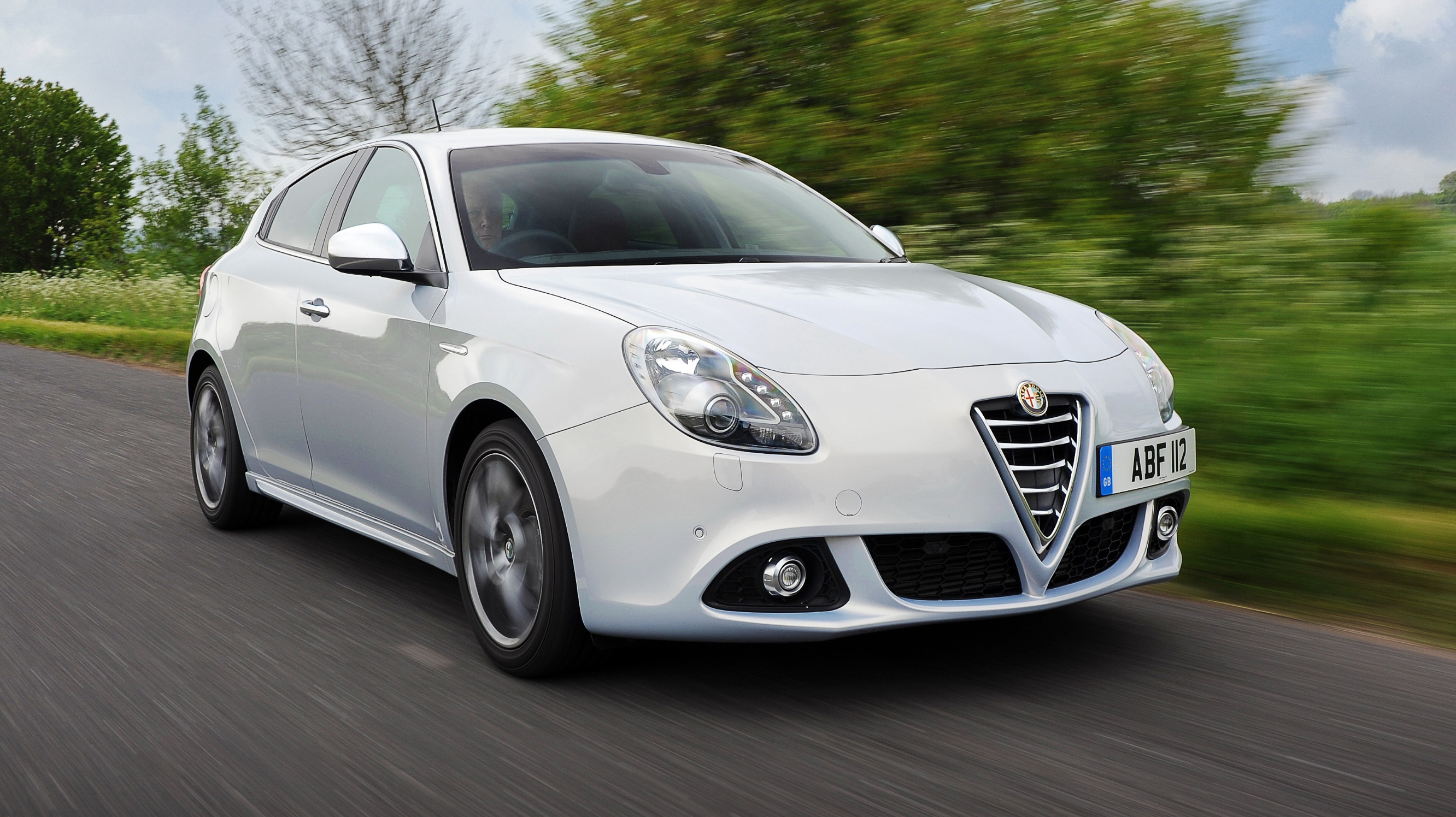buyers_guide_-_alfa_romeo_guilietta_2014_-_front_quarter.jpg