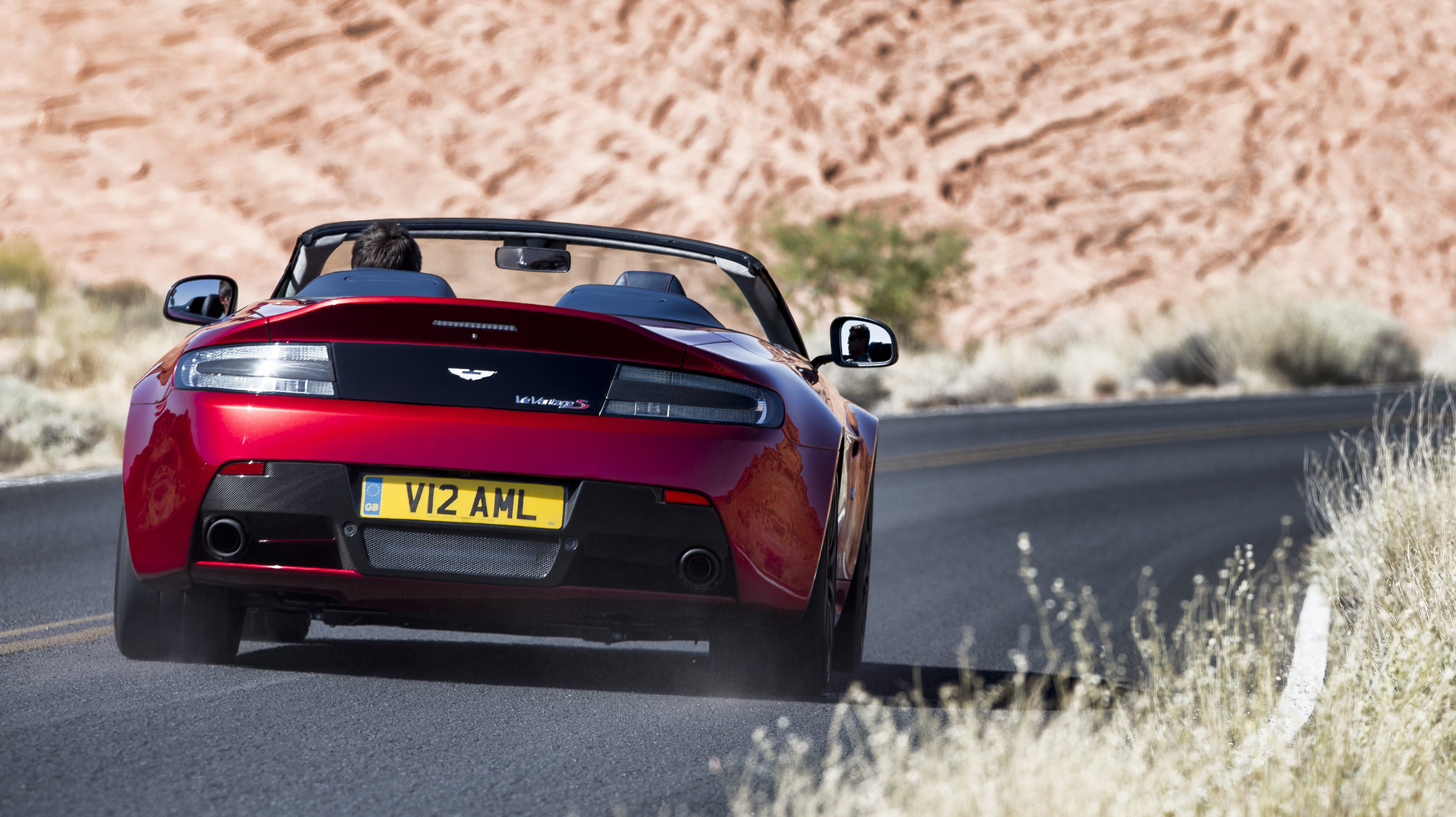 buyers_guide_-_aston_vantage_roadster_2014_-_rear.jpg