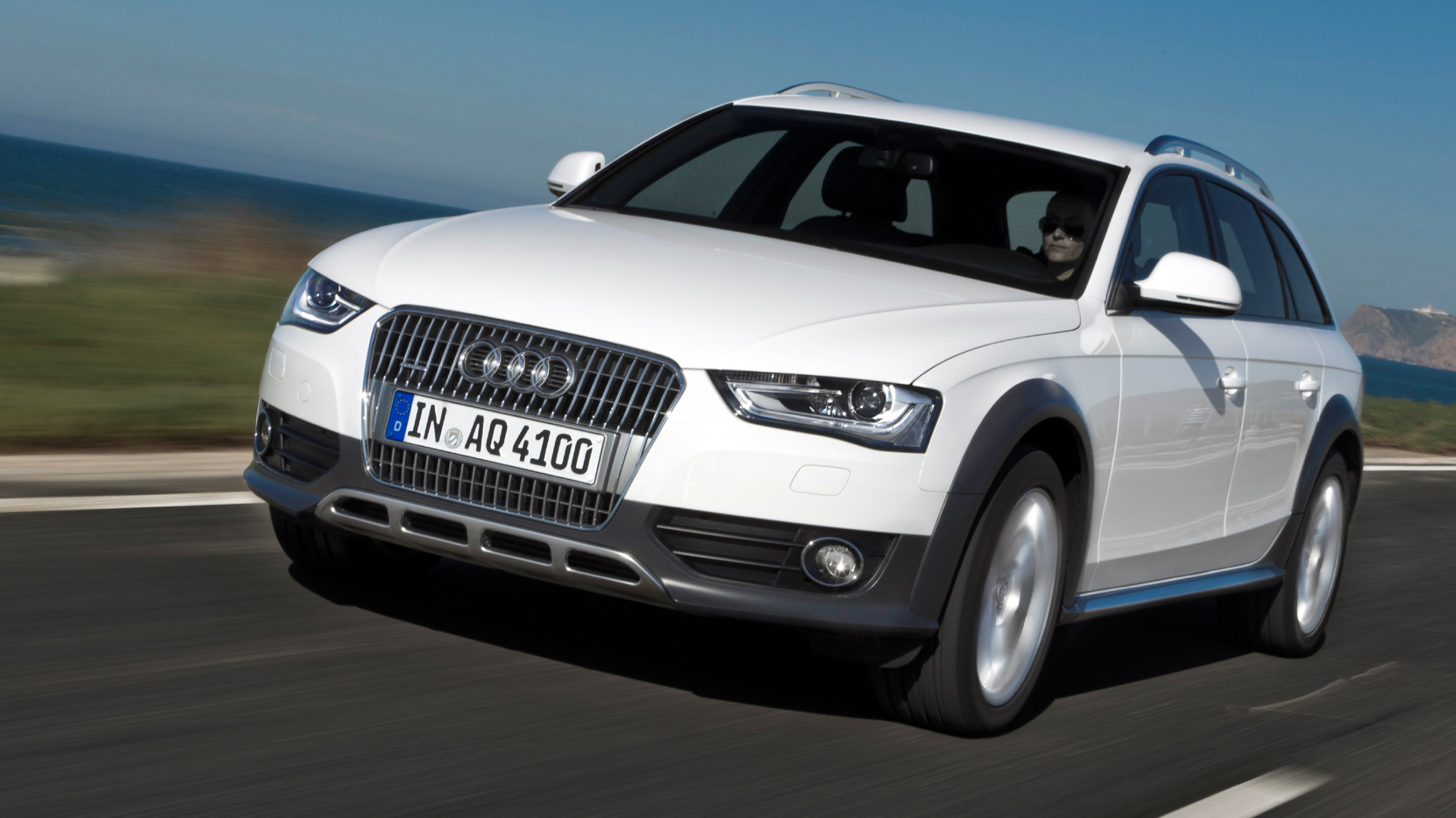 buyers_guide_-_audi_a4_allroad_2014_-_front_quarter.jpg