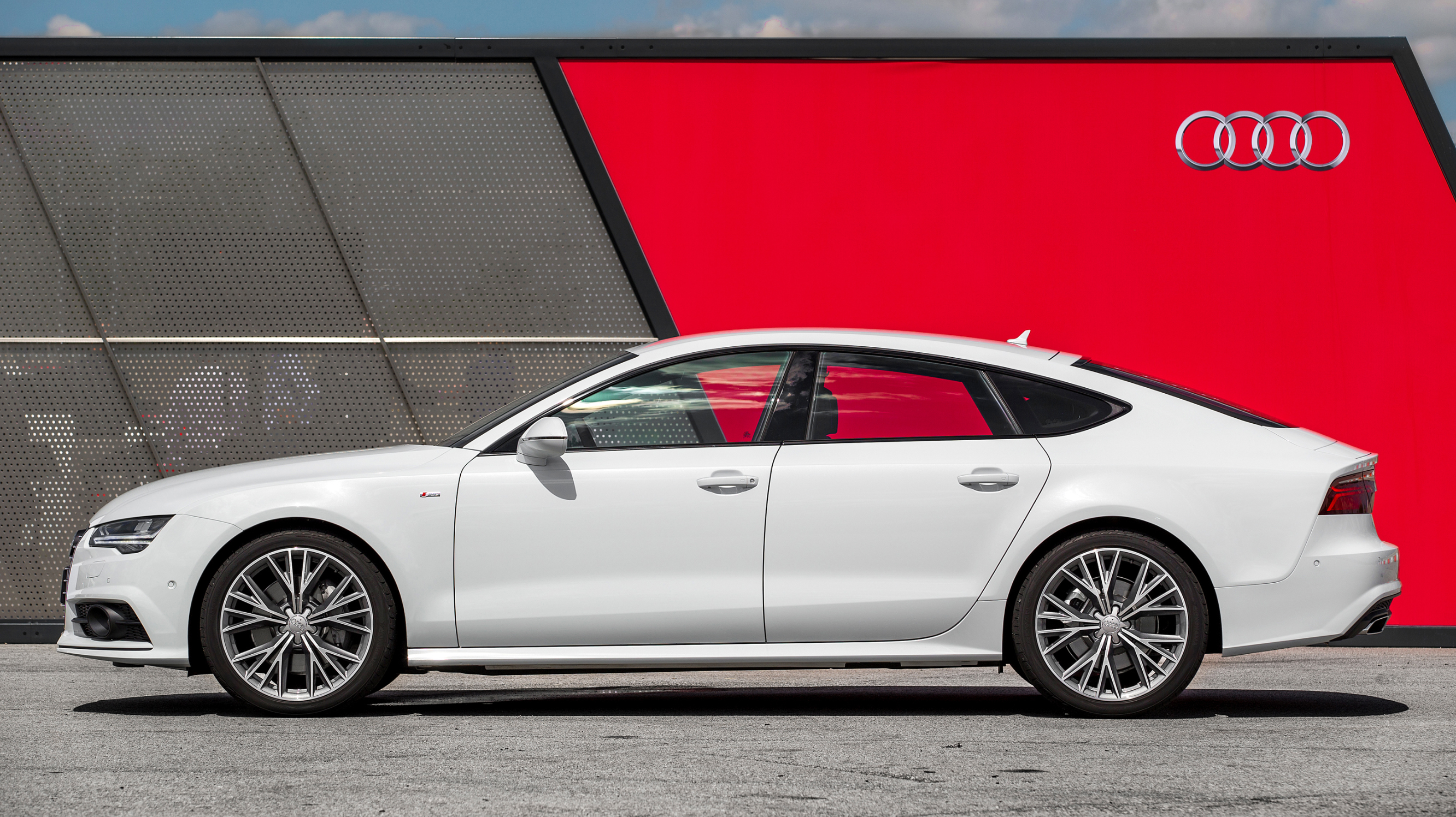 buyers_guide_-_audi_a7_sb_2014_-_side.jpg