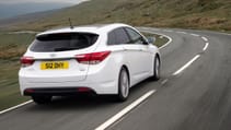 buyers_guide_-_hyundai_i40_tourer_2014_-_rear_quarter.jpg