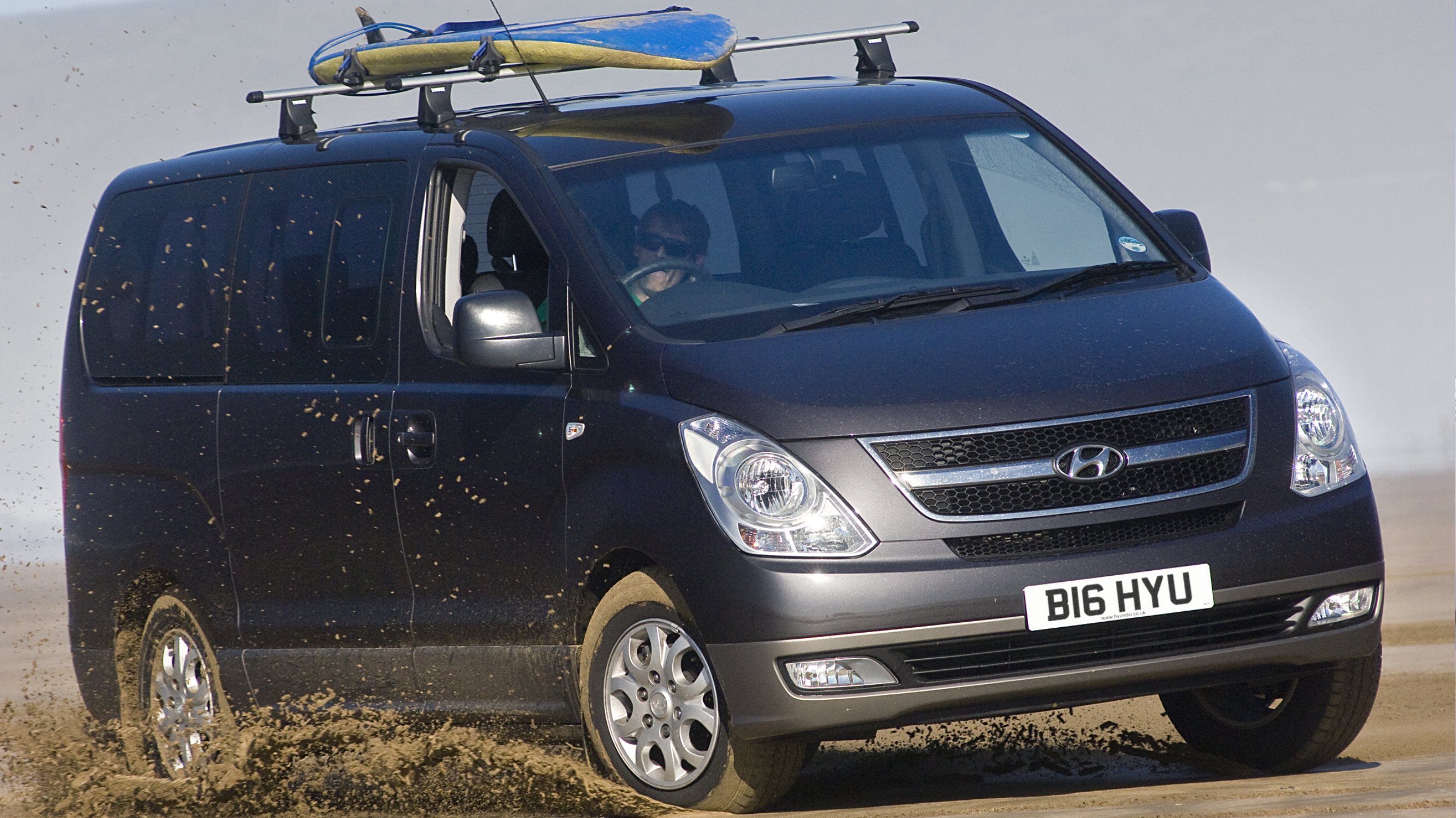buyers_guide_-_hyundai_i800_2014_-_front.jpg