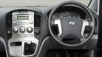 buyers_guide_-_hyundai_i800_2014_-_interior.jpg