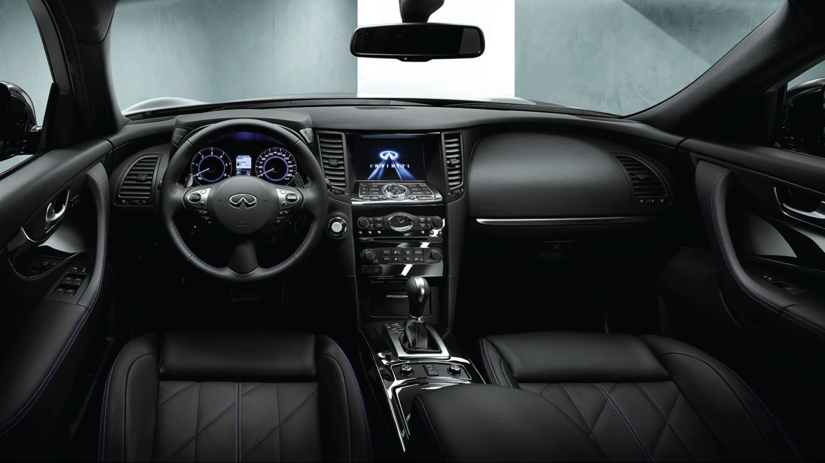 buyers_guide_-_infiniti_qx70_2014_-_interior.jpg