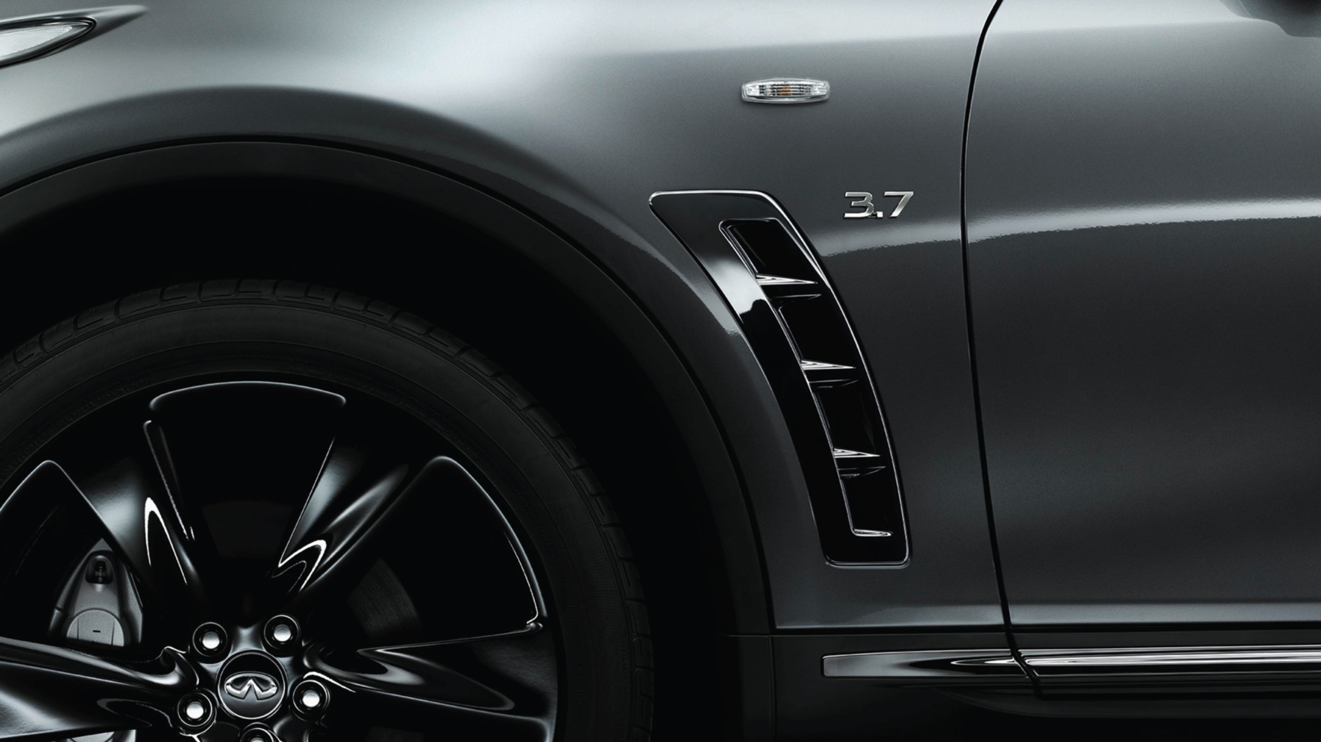 buyers_guide_-_infiniti_qx70_2014_-_side.jpg