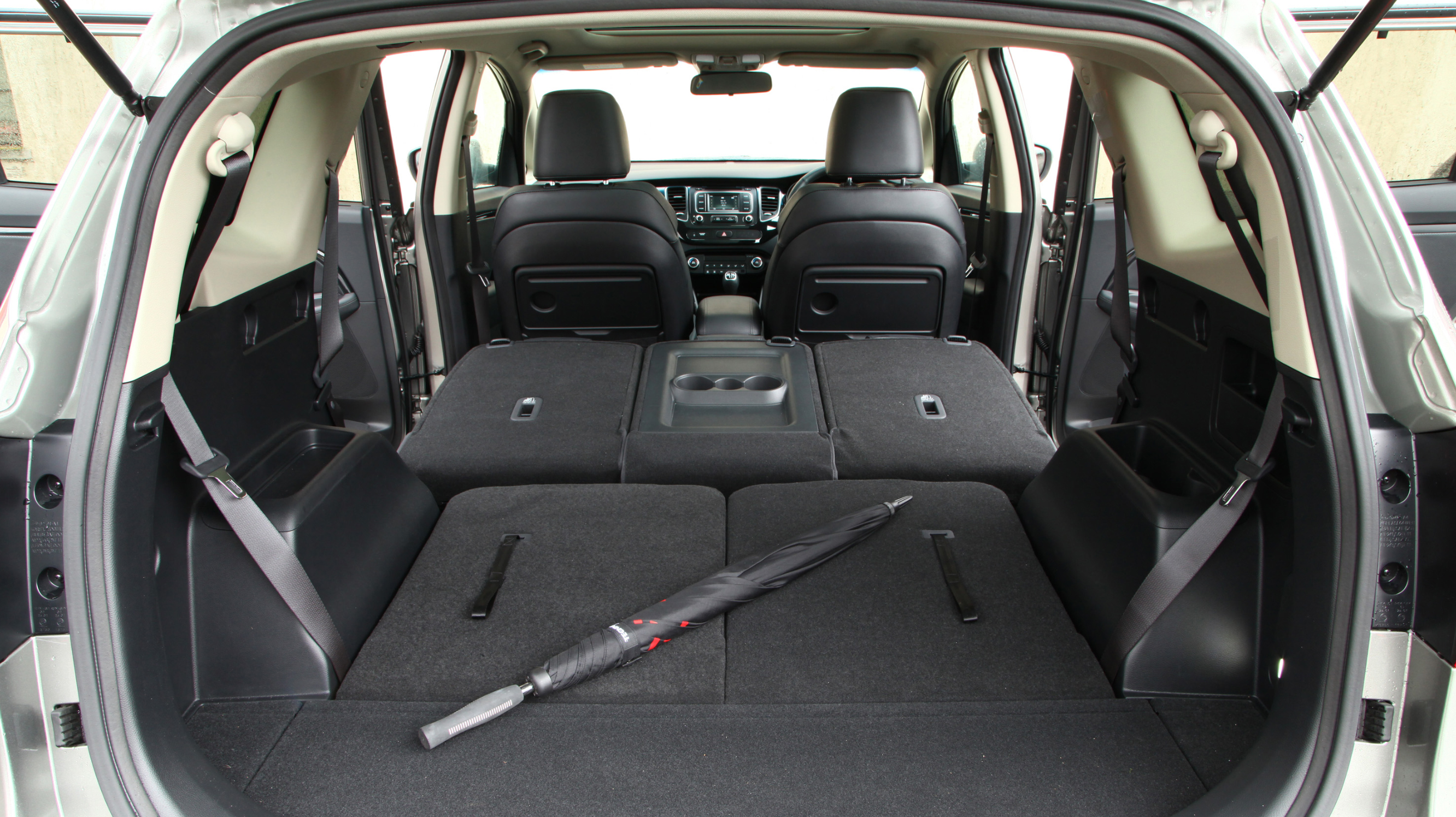 buyers_guide_-_kia_carens_2014_-_rear.jpg