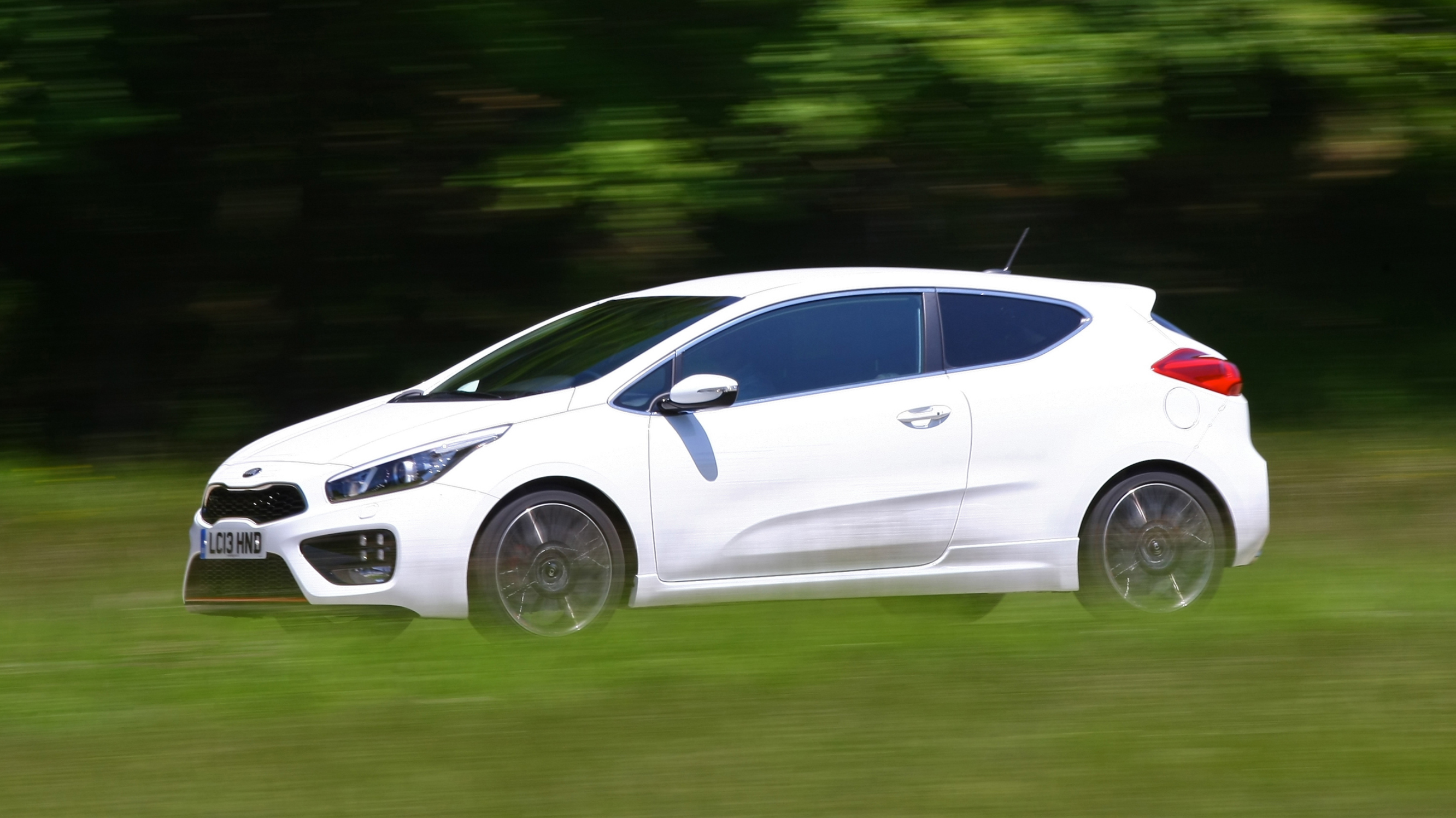 buyers_guide_-_kia_ceed_gt_2014_-_side.jpg